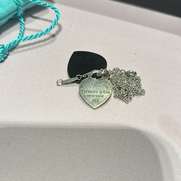 Tiffany And Co, beautiful necklace with black detail - Picture 6 of 7